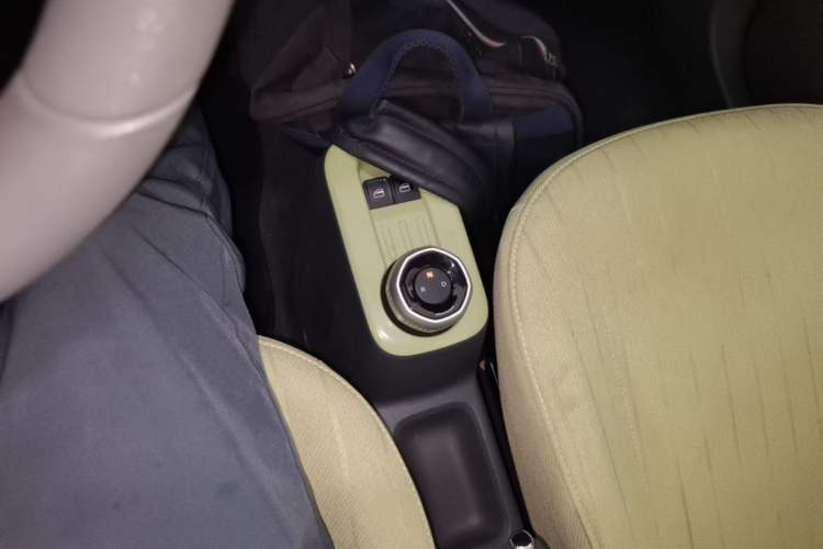 Used Geely Galaxy Panda 2023 Panda Mini 200km Endurance Bear Gear Lever