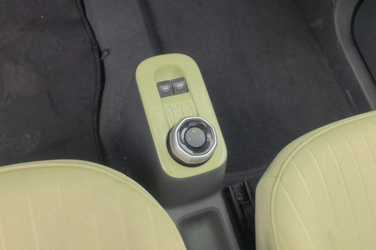 Used Geely Galaxy Panda 2023 Panda Mini 200km Dynamic Bear Gear Lever