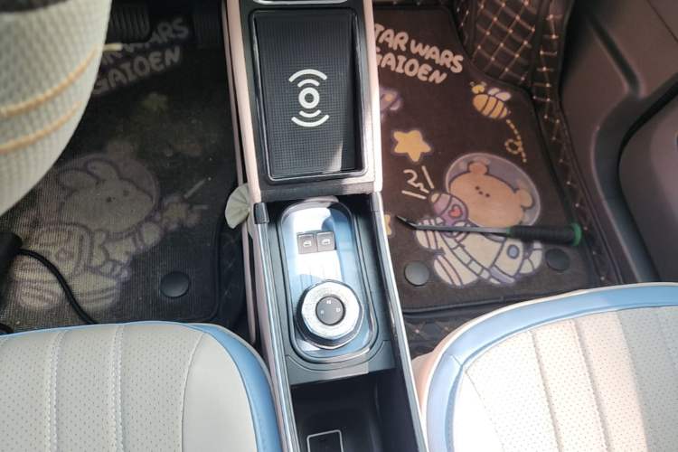 Used Geely Galaxy Panda 2023 Panda Mini 200km Endurance Bear Gear Lever