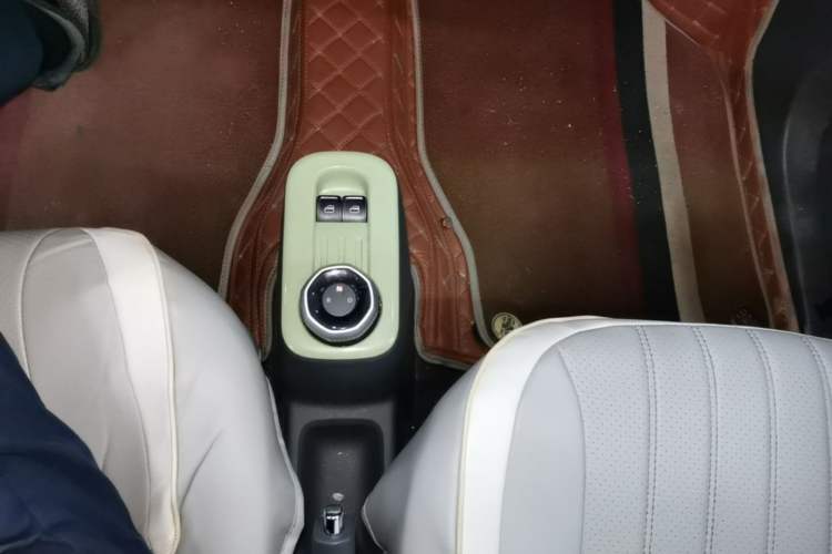 Used Geely Galaxy Panda 2023 Panda Mini 200km Endurance Bear Gear Lever