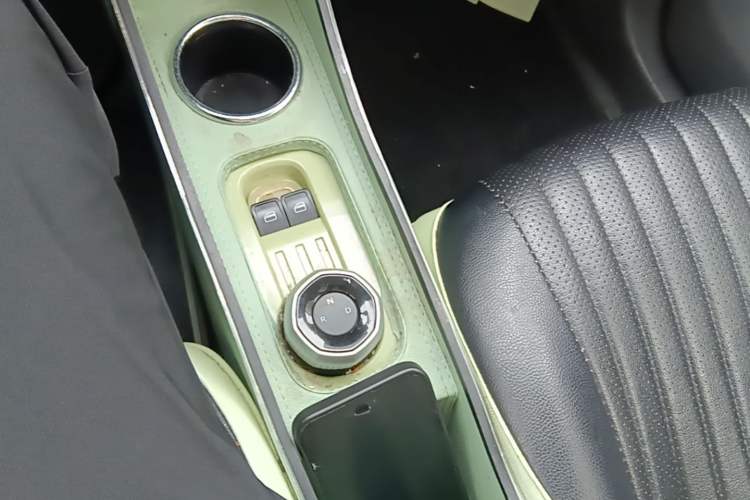 Used Geely Galaxy Panda 2023 Panda Mini 200km Endurance Bear Gear Lever