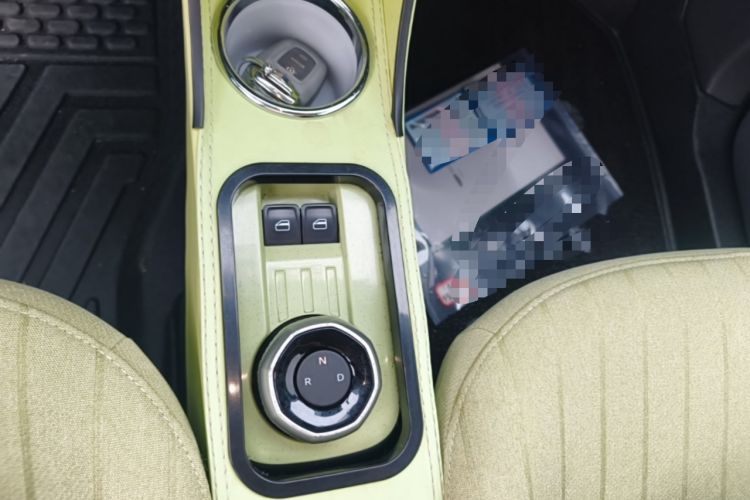 Used Geely Galaxy Panda 2023 Panda Mini 200km Endurance Bear Gear Lever
