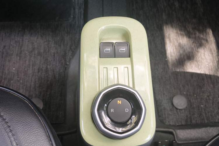 Used Geely Galaxy Panda 2023 Panda Mini 200km Endurance Bear Gear Lever