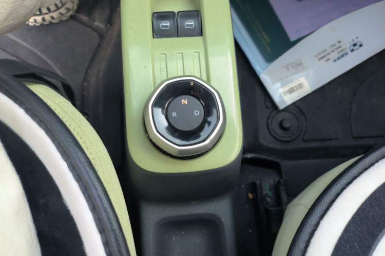Used Geely Galaxy Panda 2023 Panda Mini 120km Super Cute Bear Gear Lever