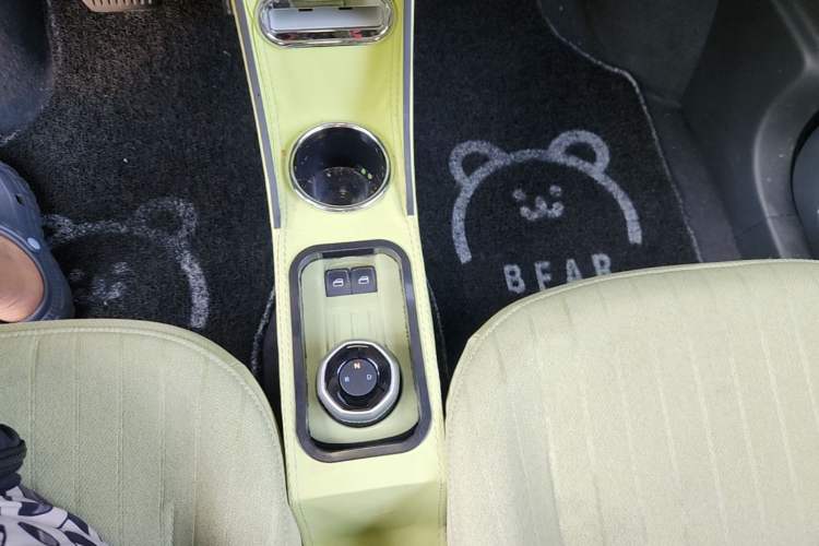 Used Geely Galaxy Panda 2023 Panda Mini 200km Endurance Bear Gear Lever
