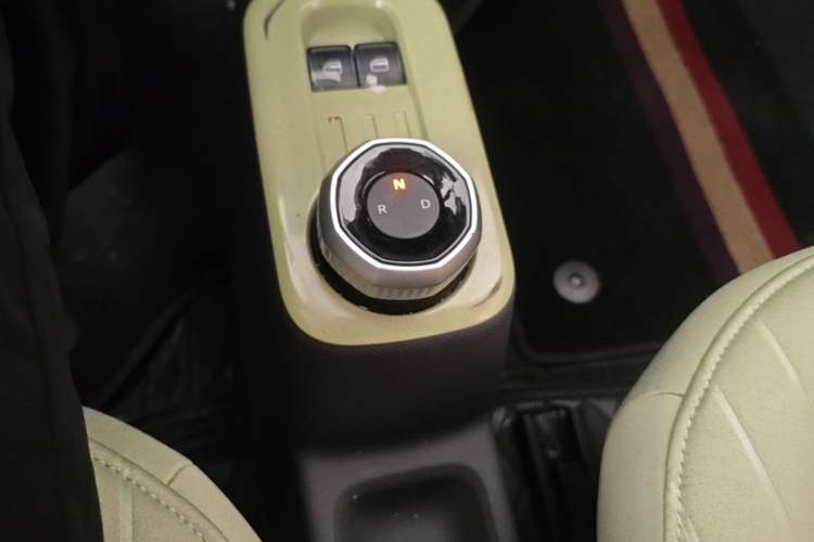 Used Geely Galaxy Panda 2023 Panda Mini 200km Dynamic Bear Gear Lever
