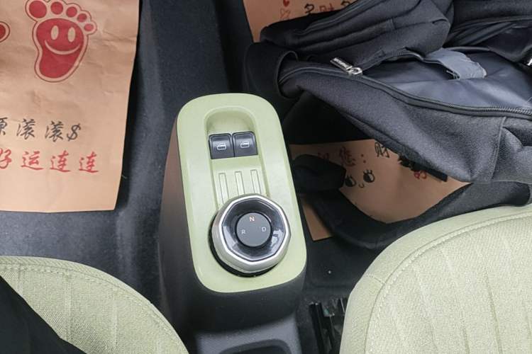 Used Geely Galaxy Panda 2023 Panda Mini 120km Cute Bear Gear Lever