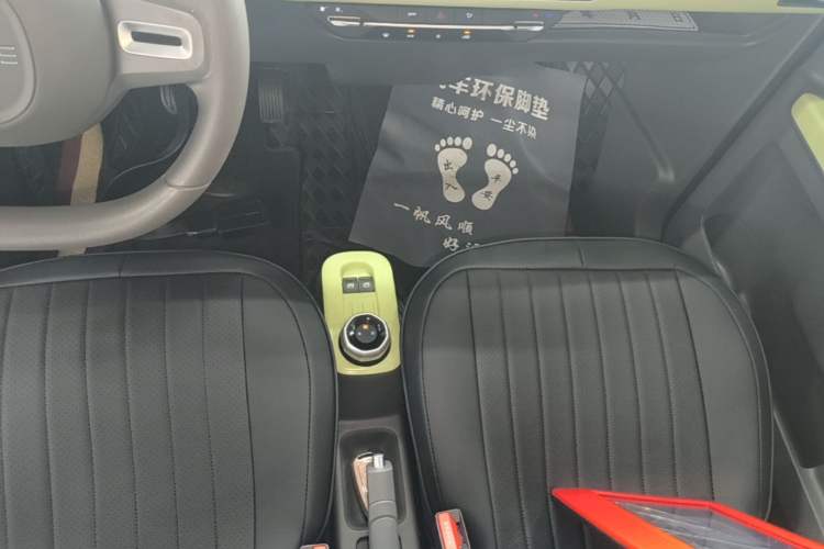 Used Geely Galaxy Panda 2023 Panda Mini 200km Endurance Bear Gear Lever