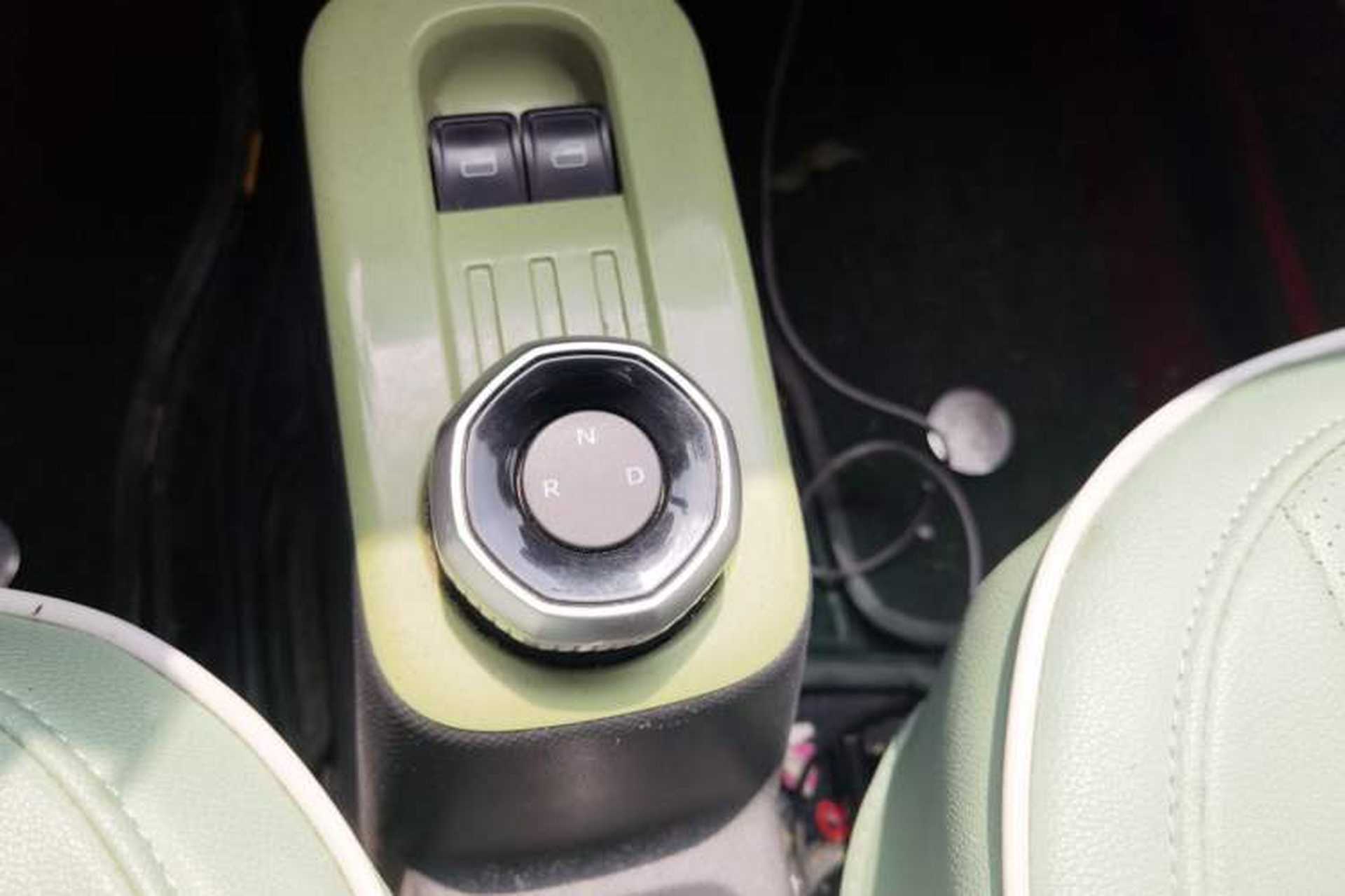 Used Geely Galaxy Panda 2023 Panda Mini 200km Endurance Bear Gear Lever