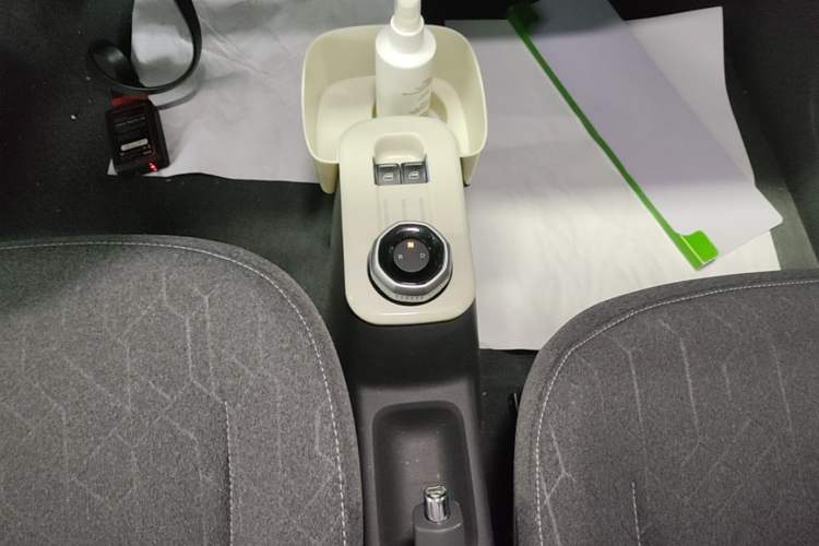 Used Geely Galaxy Panda 2023 Panda Mini 200km Endurance Bear Gear Lever