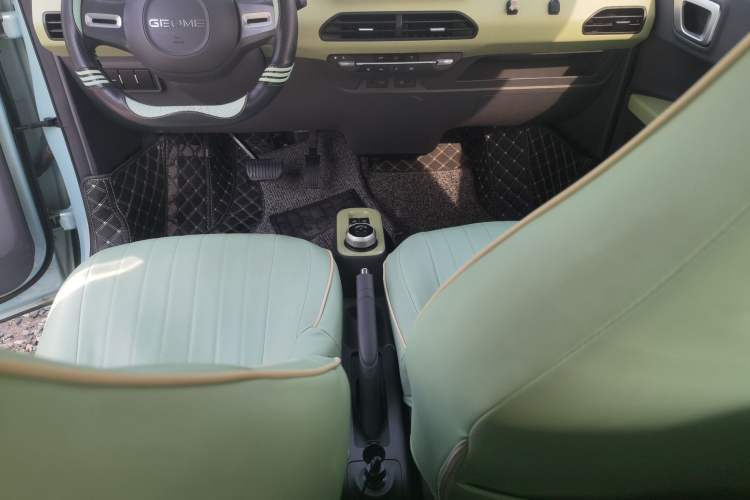 Used Geely Galaxy Panda 2023 Panda Mini 200km Endurance Bear Gear Lever