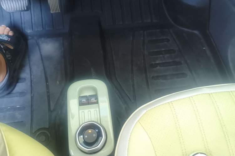 Used Geely Galaxy Panda 2023 Panda Mini 200km Dynamic Bear Gear Lever