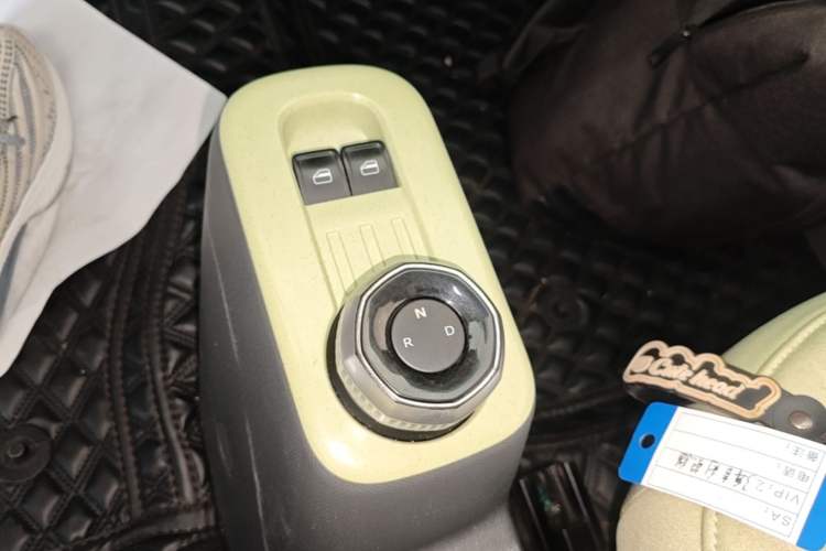 Used Geely Galaxy Panda 2023 Panda Mini 200km Dynamic Bear Gear Lever