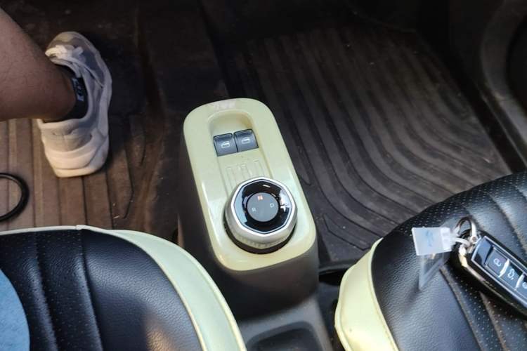 Used Geely Galaxy Panda 2023 Panda Mini 120km Super Cute Bear Gear Lever
