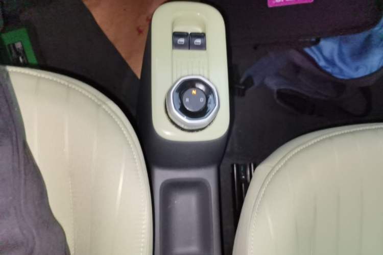 Used Geely Galaxy Panda 2023 Panda Mini 200km Dynamic Bear Gear Lever