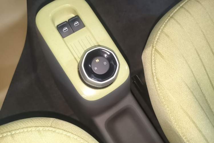 Used Geely Galaxy Panda 2023 Panda Mini 120km Asian Games Edition Gear Lever