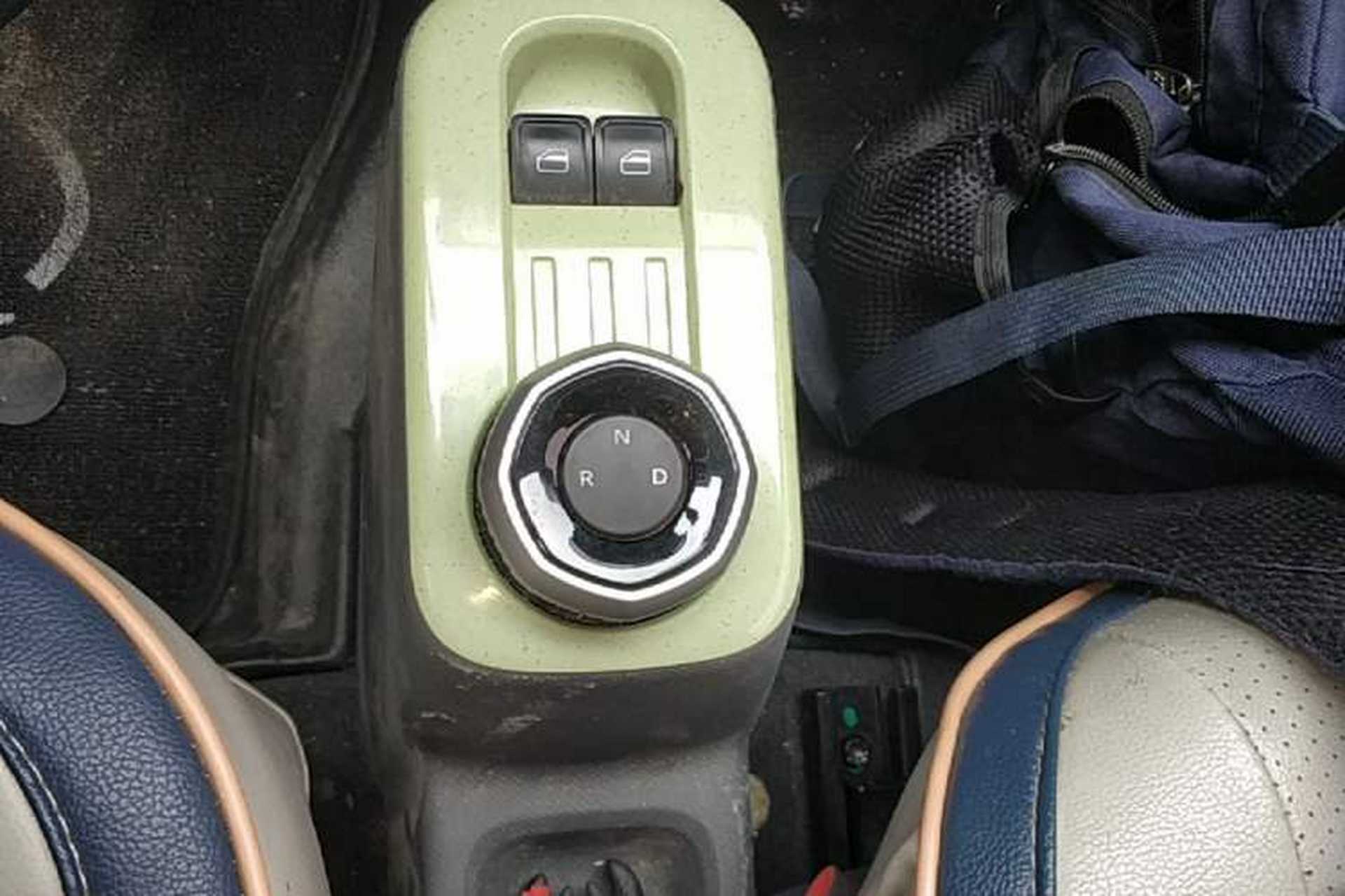 Used Geely Galaxy Panda 2023 Panda Mini 200km Endurance Bear Gear Lever