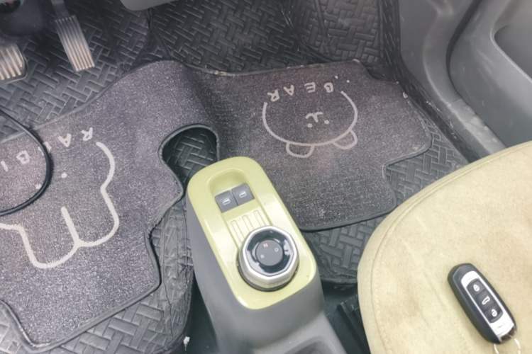 Used Geely Galaxy Panda 2023 Panda Mini 120km Cute Bear Gear Lever