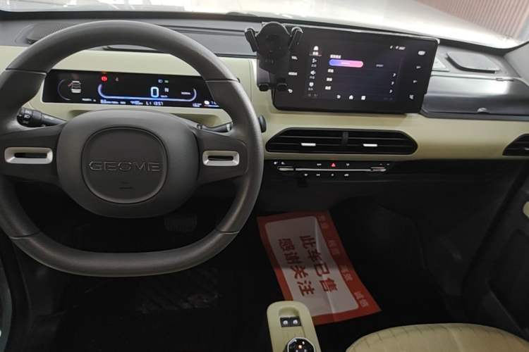 Used Geely Galaxy Panda 2023 Panda Mini 200km Endurance Bear Gear Lever