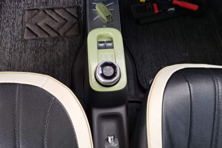 Used Geely Galaxy Panda 2023 Panda Mini 200km Endurance Bear Gear Lever