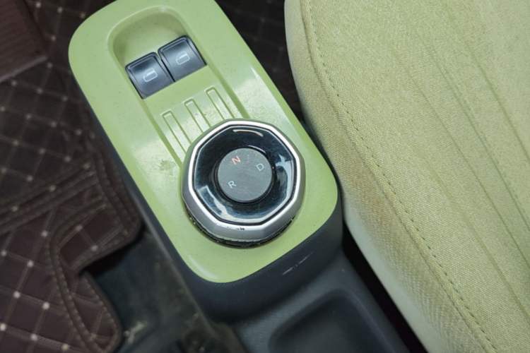 Used Geely Galaxy Panda 2023 Panda Mini 120km Super Cute Bear Gear Lever