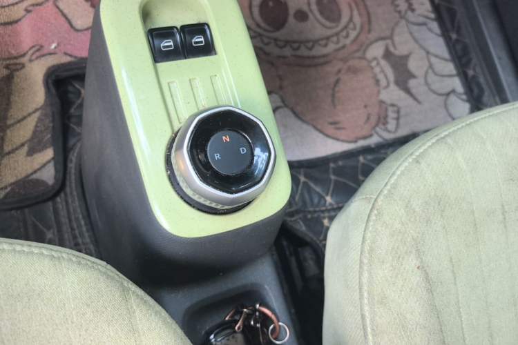 Used Geely Galaxy Panda 2023 Panda Mini 200km Endurance Bear Gear Lever