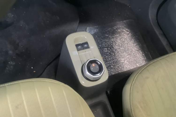 Used Geely Galaxy Panda 2023 Panda Mini 200km Dynamic Bear Gear Lever