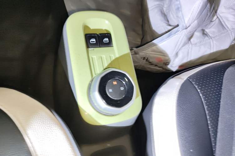 Used Geely Galaxy Panda 2023 Panda Mini 120km Super Cute Bear Gear Lever