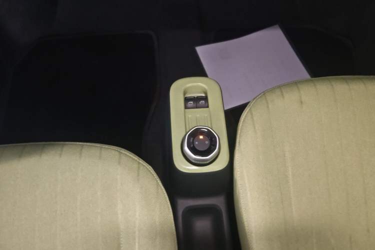 Used Geely Galaxy Panda 2023 Panda Mini 200km Endurance Bear Gear Lever