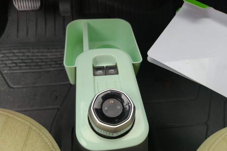 Used Geely Galaxy Panda 2023 Panda Mini 200km Endurance Bear Gear Lever