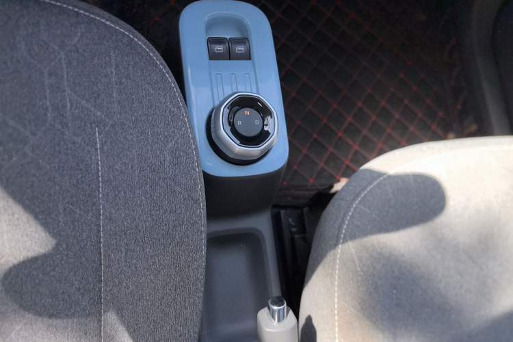 Used Geely Galaxy Panda 2023 Panda Mini 200km Endurance Bear Gear Lever