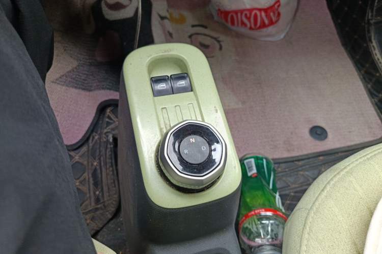 Used Geely Galaxy Panda 2023 Panda Mini 200km Endurance Bear Gear Lever