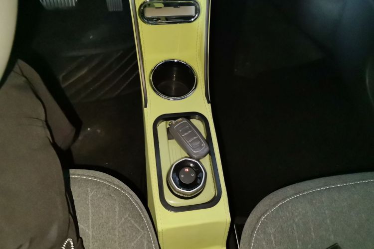 Used Geely Galaxy Panda 2023 Panda Mini 200km Endurance Bear Gear Lever