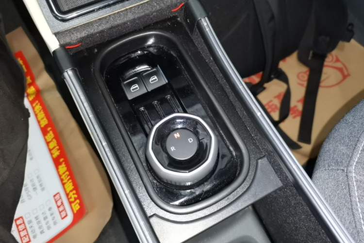 Used Geely Galaxy Panda 2023 Panda Mini 200km Endurance Bear Gear Lever