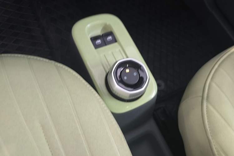 Used Geely Galaxy Panda 2023 Panda Mini New Year Edition Treasure Bear Gear Lever