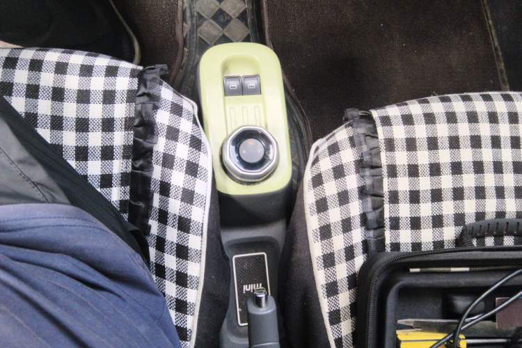 Used Geely Galaxy Panda 2023 Panda Mini 200km Endurance Bear Gear Lever