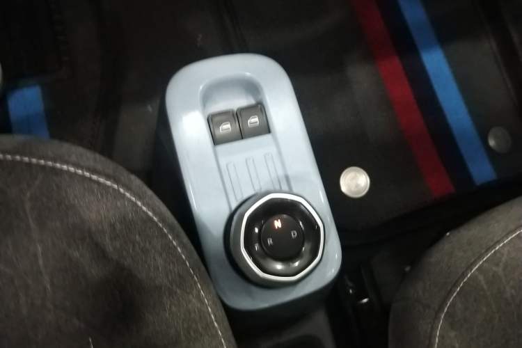 Used Geely Galaxy Panda 2023 Panda Mini 200km Endurance Bear Gear Lever