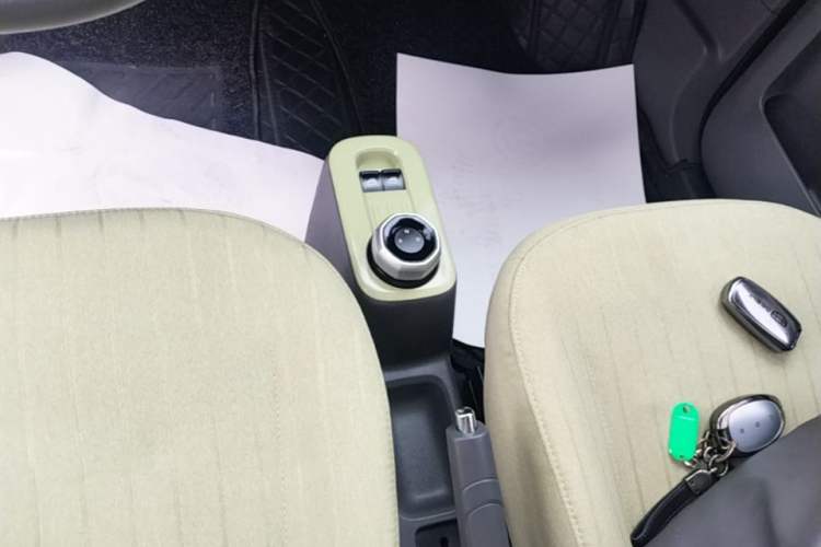 Used Geely Galaxy Panda 2023 Panda Mini 200km Endurance Bear Gear Lever
