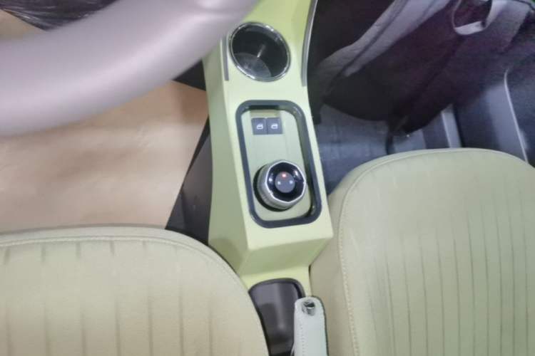 Used Geely Galaxy Panda 2023 Panda Mini 120km Super Cute Bear Gear Lever