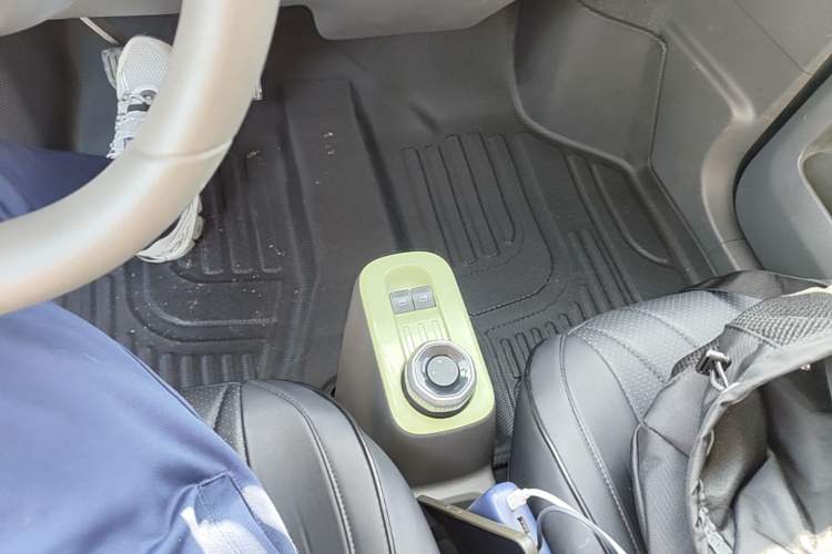Used Geely Galaxy Panda 2023 Panda Mini 200km Endurance Bear Gear Lever