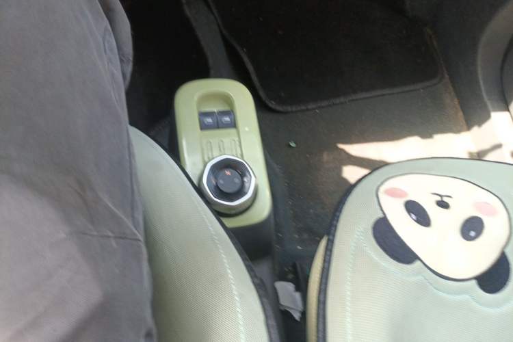 Used Geely Galaxy Panda 2023 Panda Mini 200km Endurance Bear Gear Lever