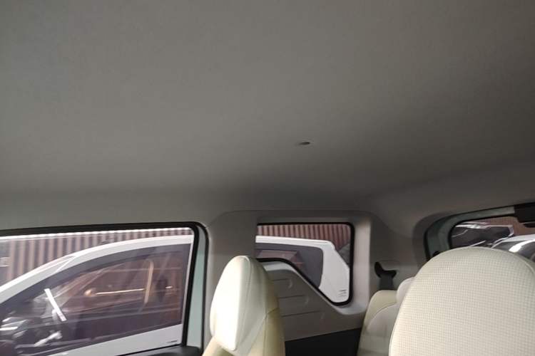 Used Geely Galaxy Panda 2023 Panda Mini 200km Endurance Bear Headliner