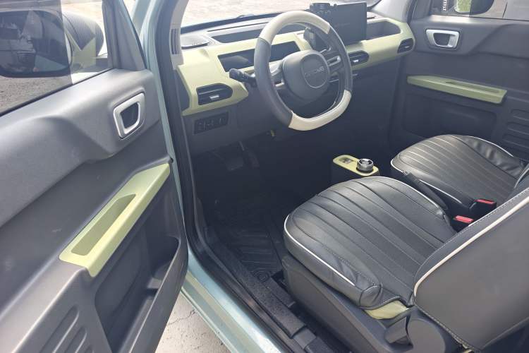 Used Geely Galaxy Panda 2023 Panda Mini 200km Endurance Bear Interior 1