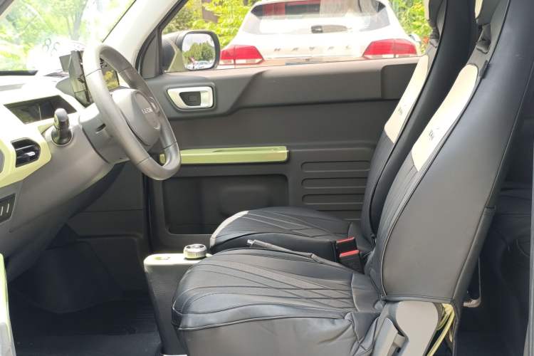 Used Geely Galaxy Panda 2023 Panda Mini 200km Endurance Bear Interior 1