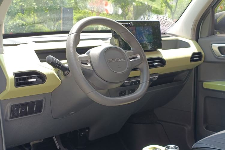 Used Geely Galaxy Panda 2023 Panda Mini 200km Endurance Bear Interior 2