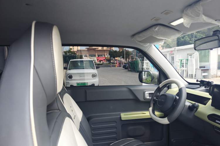 Used Geely Galaxy Panda 2023 Panda Mini 200km Endurance Bear Interior 3