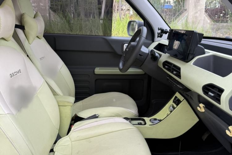 Used Geely Galaxy Panda 2023 Panda Mini 200km Endurance Bear Interior 3