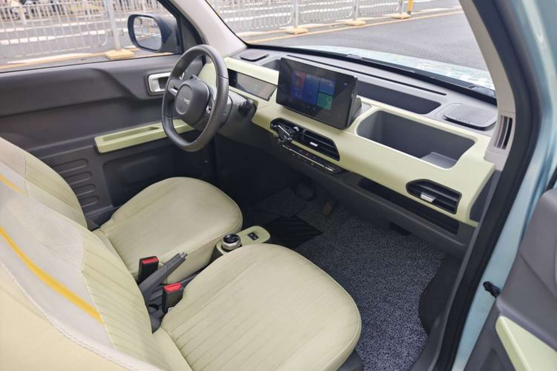 Used Geely Galaxy Panda 2023 Panda Mini 200km Endurance Bear Interior 9