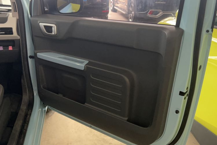 Used Geely Galaxy Panda 2023 Panda Mini 200km Endurance Bear Interior 9