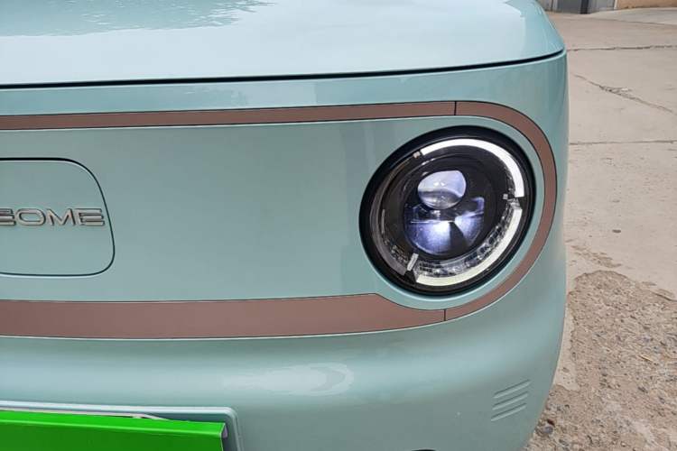 Used Geely Galaxy Panda 2023 Panda Mini 200km Endurance Bear Left Front Headlight